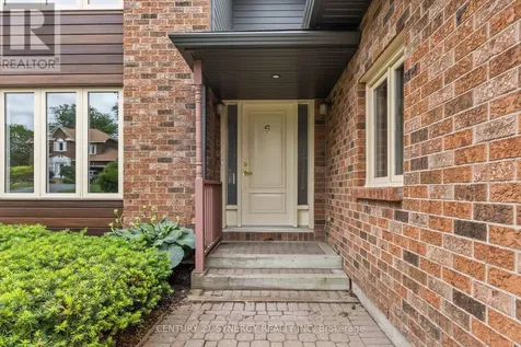 6 Fessenden Way Ottawa ON K2L 3L1
