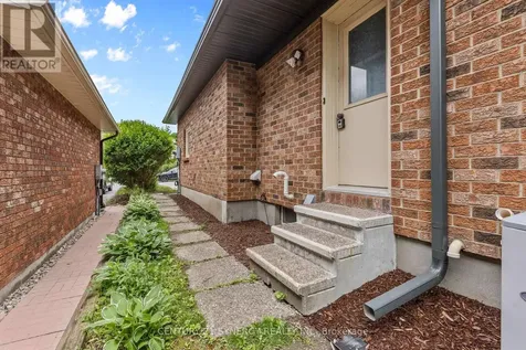 6 Fessenden Way Ottawa ON K2L 3L1