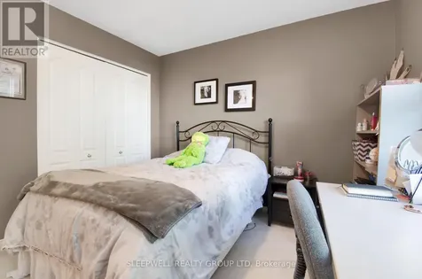 53 Mattawa Crescent Ottawa ON K2M 2E8