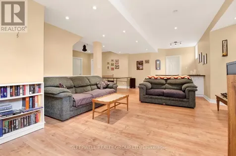 53 Mattawa Crescent Ottawa ON K2M 2E8