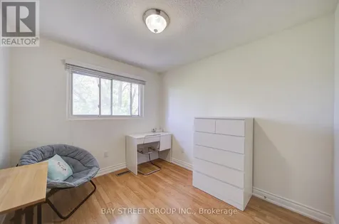 30 Dundalk Drive Toronto (dorset Park) ON M1P 4W1