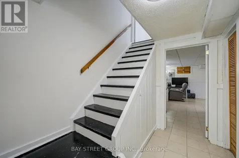 30 Dundalk Drive Toronto (dorset Park) ON M1P 4W1