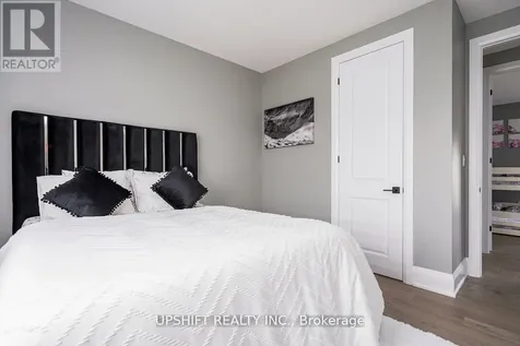 141 Springside Crescent Blue Mountains ON L9Y 5J6