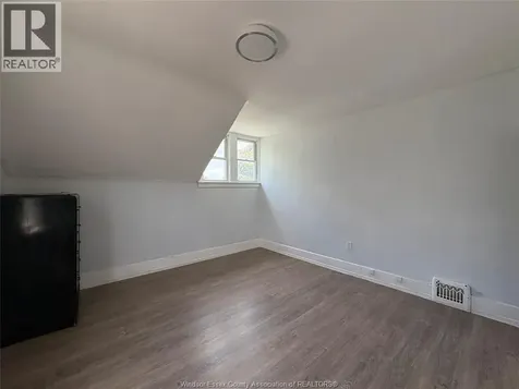 1024 Windsor Avenue Windsor ON N9A 1K4