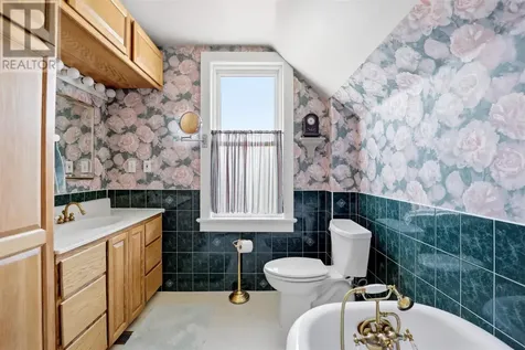 1073 Wellington Street Sault Ste Marie ON P6A 2P2