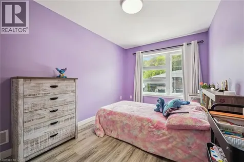 907 Robert Ferrie Drive Kitchener ON N2R 0P2