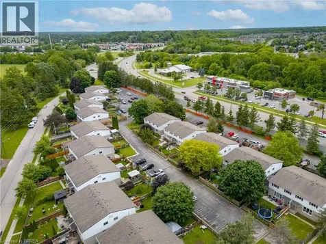 18 Oakhill Drive Brantford ON N3T 0J2