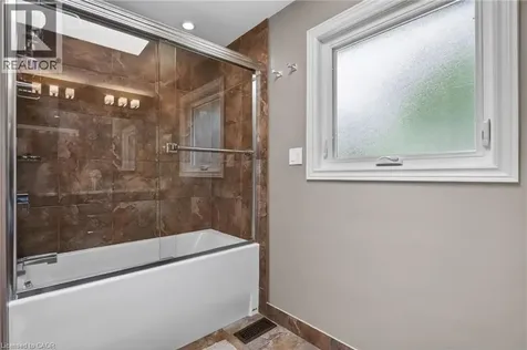 7106 Woodgate Street Niagara Falls ON L2J 2C1