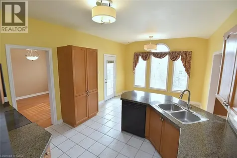 50 Winegarden Trail Dundas ON L9H 7M2