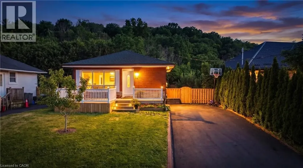 17 Alba Street Stoney Creek ON L8G 1N9