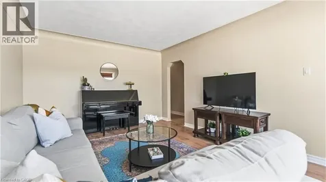 17 Alba Street Stoney Creek ON L8G 1N9