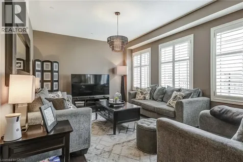 23 Mcknight Avenue Waterdown ON L8B 0R5