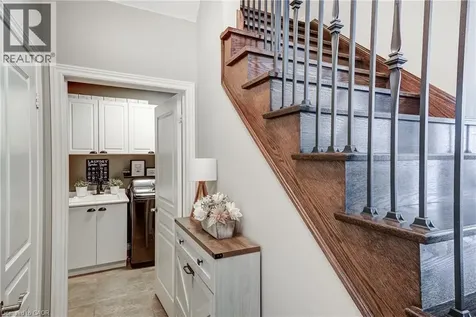 23 Mcknight Avenue Waterdown ON L8B 0R5
