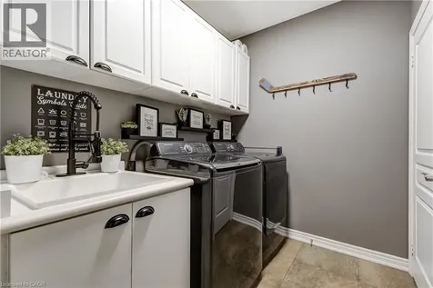 23 Mcknight Avenue Waterdown ON L8B 0R5
