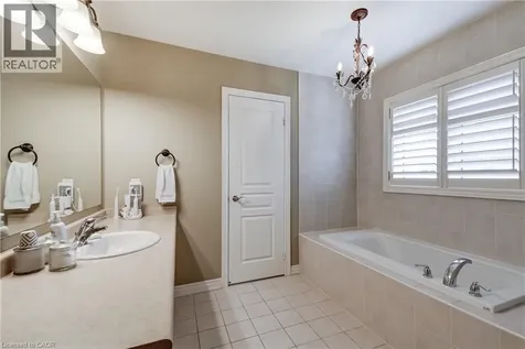 23 Mcknight Avenue Waterdown ON L8B 0R5