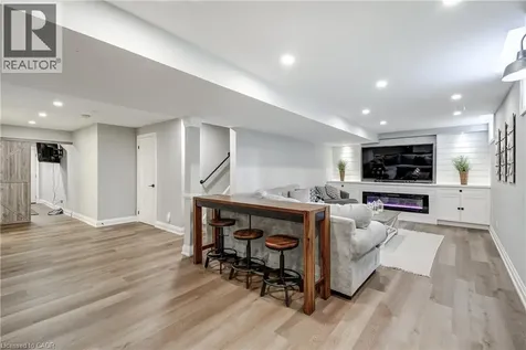 23 Mcknight Avenue Waterdown ON L8B 0R5