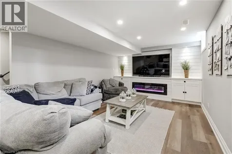 23 Mcknight Avenue Waterdown ON L8B 0R5