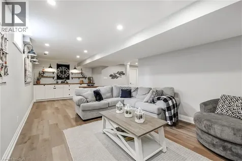 23 Mcknight Avenue Waterdown ON L8B 0R5