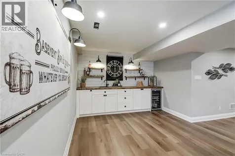 23 Mcknight Avenue Waterdown ON L8B 0R5