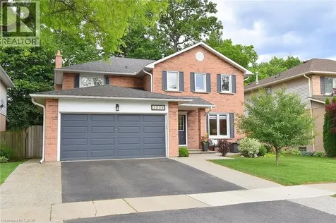 2039 Hunters Wood Drive Burlington ON L7M 2V5