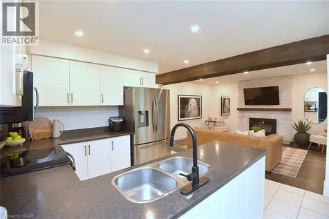 2039 Hunters Wood Drive Burlington ON L7M 2V5