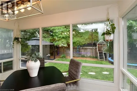 2039 Hunters Wood Drive Burlington ON L7M 2V5