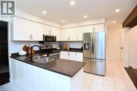 2039 Hunters Wood Drive Burlington ON L7M 2V5