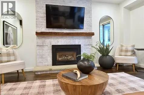 2039 Hunters Wood Drive Burlington ON L7M 2V5