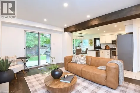2039 Hunters Wood Drive Burlington ON L7M 2V5