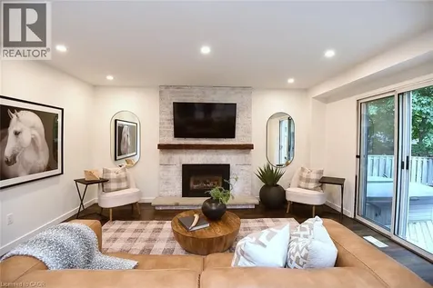 2039 Hunters Wood Drive Burlington ON L7M 2V5