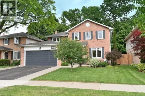 2039 Hunters Wood Drive Burlington ON L7M 2V5
