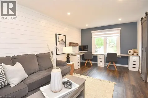 2039 Hunters Wood Drive Burlington ON L7M 2V5
