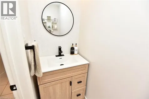 2039 Hunters Wood Drive Burlington ON L7M 2V5