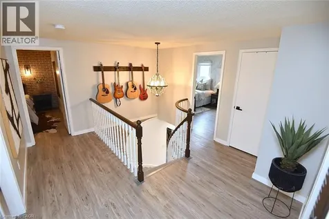 2039 Hunters Wood Drive Burlington ON L7M 2V5