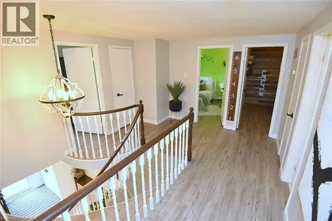 2039 Hunters Wood Drive Burlington ON L7M 2V5