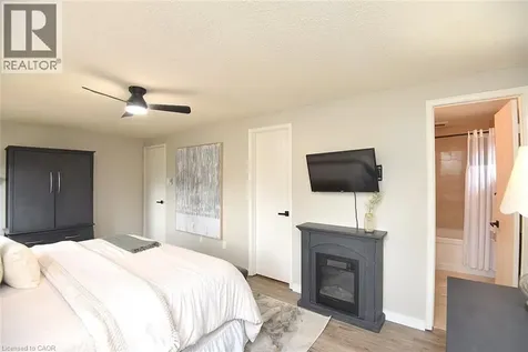 2039 Hunters Wood Drive Burlington ON L7M 2V5