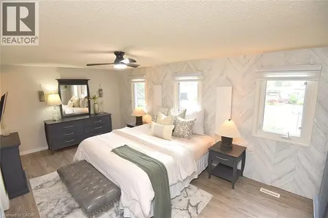 2039 Hunters Wood Drive Burlington ON L7M 2V5