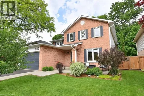 2039 Hunters Wood Drive Burlington ON L7M 2V5