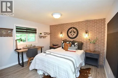 2039 Hunters Wood Drive Burlington ON L7M 2V5
