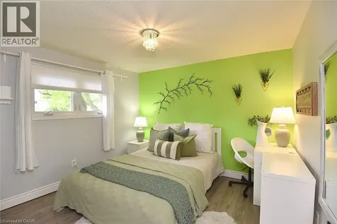 2039 Hunters Wood Drive Burlington ON L7M 2V5
