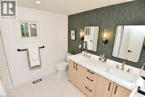2039 Hunters Wood Drive Burlington ON L7M 2V5