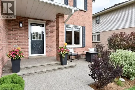 2039 Hunters Wood Drive Burlington ON L7M 2V5