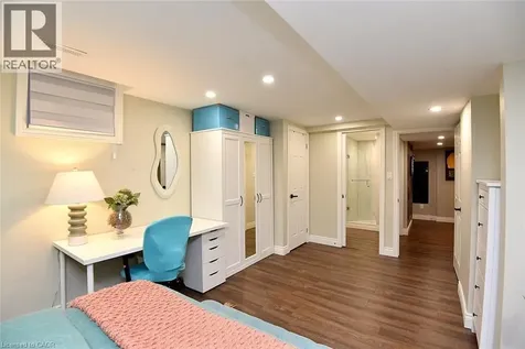 2039 Hunters Wood Drive Burlington ON L7M 2V5