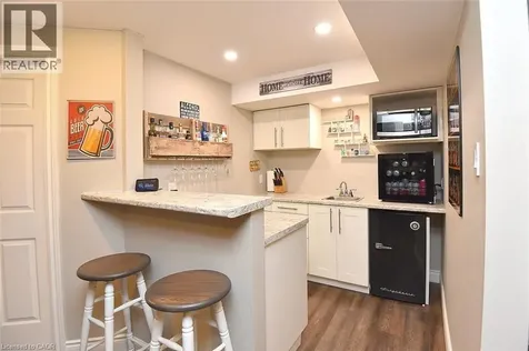 2039 Hunters Wood Drive Burlington ON L7M 2V5