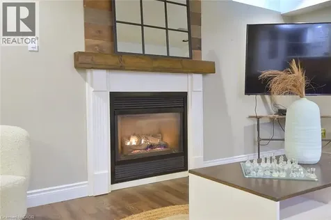 2039 Hunters Wood Drive Burlington ON L7M 2V5