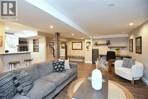 2039 Hunters Wood Drive Burlington ON L7M 2V5