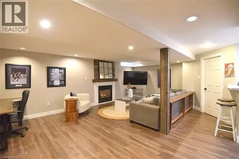 2039 Hunters Wood Drive Burlington ON L7M 2V5