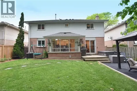 2039 Hunters Wood Drive Burlington ON L7M 2V5