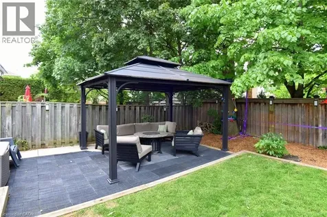 2039 Hunters Wood Drive Burlington ON L7M 2V5