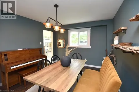 2039 Hunters Wood Drive Burlington ON L7M 2V5